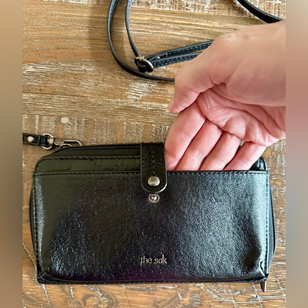 NEW The Sak Black Leather Crossbody/Wristlet Purse with Detachable Straps - Picture 8 of 9
